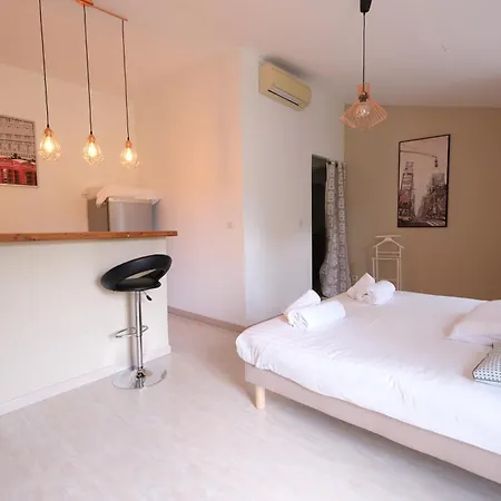 Villa Charming Provencal House With Private Pool For 4 People In Blanc, Luberon. Cheval-Blanc