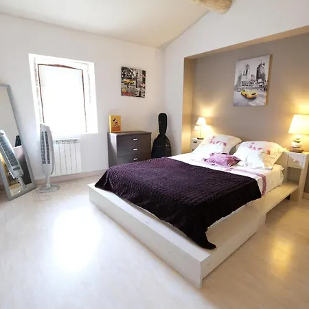 Charming Provencal House With Private Pool For 4 People In Blanc, Luberon. Cheval-Blanc